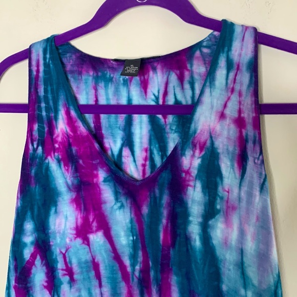 Sleeveless Dark Tie-Dye Top - Picture 2 of 4